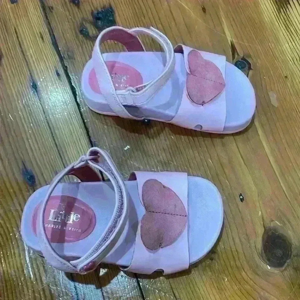 CHARLES & KEITH PINK HEART-MOTIF ANKLE STRAP SANDALS size 21/5.5
